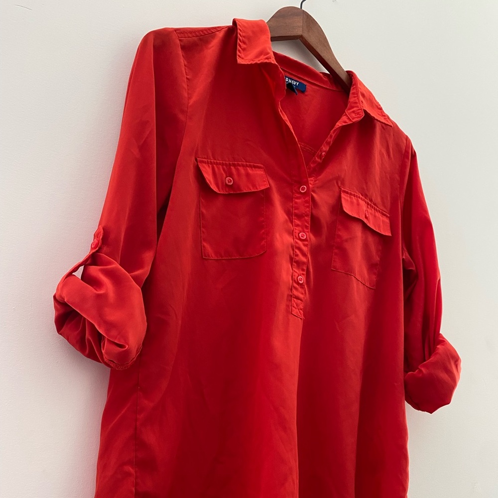 Old Navy size M red/burnt orange long sleeved button down blouse
